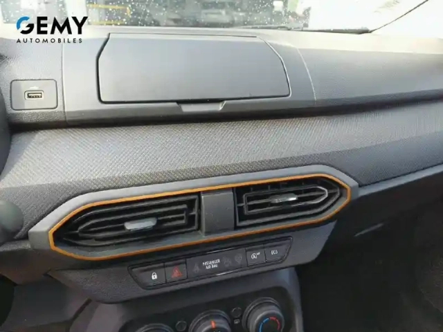 Dacia Sandero tce 90 - 22 — photo 15