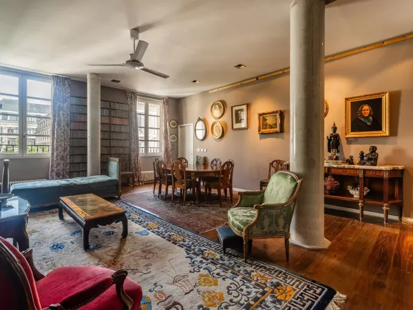 EXCLUSIVITE / BORDEAUX TRIANGLE D'OR : Appartement avec ascenseur et patio