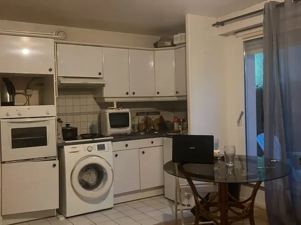 Lille loue F2 avec parking et jardin