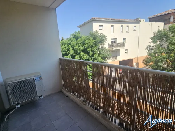 T2 BALCON ASCENSEUR PARKING