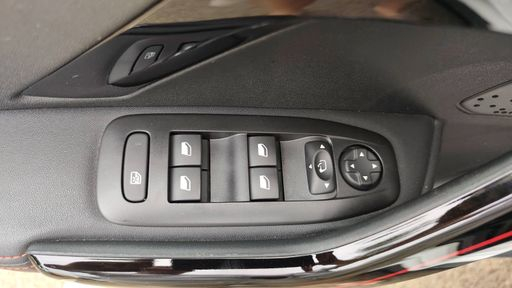Peugeot 2008 1.2 PureTech 130 EAT6 - GT Line – 2019 – 48133 km – Essence – Boîte Automatique — photo 5