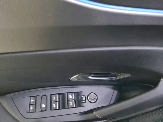 Peugeot 408 phev 225 e-eat8 — photo 32