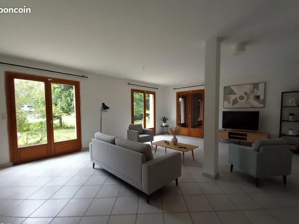 VOIRON limite La Murette, VILLA T6 sur Terrain plat 900 m2