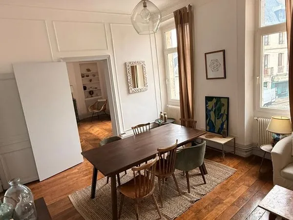 T3 meublé de 80m2, hyper-centre, cachet