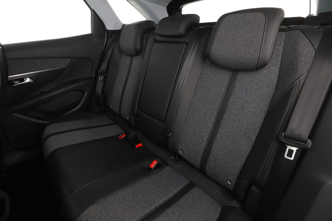 Peugeot 3008 1.2 PureTech Allure — photo 13