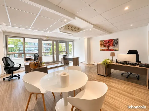 Bureaux à louer 64 m² - Île de la Jatte - 2 parkings