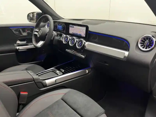 Mercedes Glb 200 d amg line — photo 18