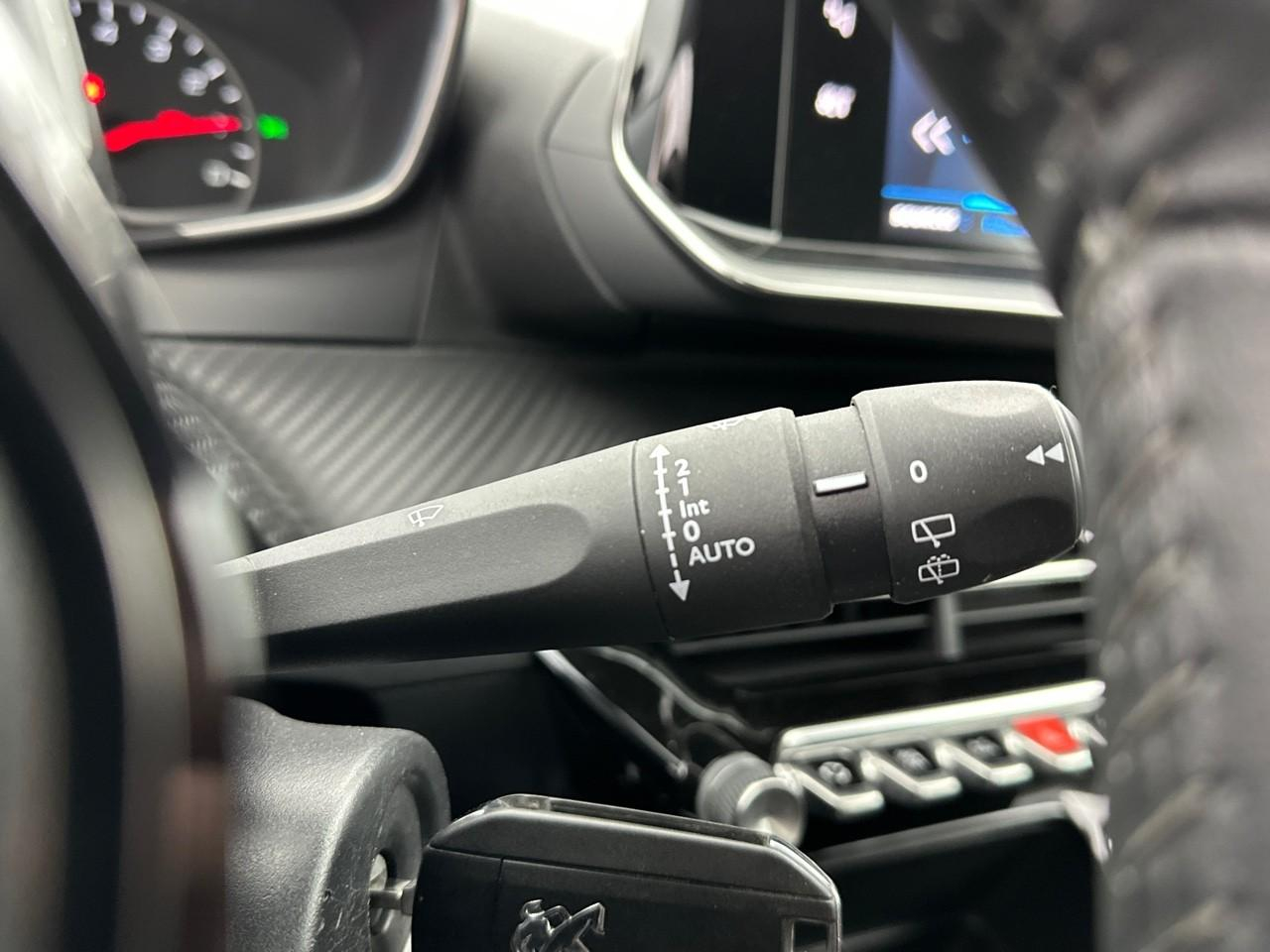 Peugeot 2008 puretech 100 s&s bvm6 active — photo 20