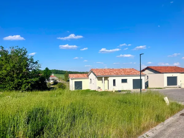 Terrain 793 m²