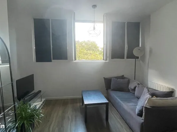 ​[Particulier] T2 Rénové 44m² - Laval Hyper-Centre (Rive Droite) Rue des Orfèvres - Lumineux