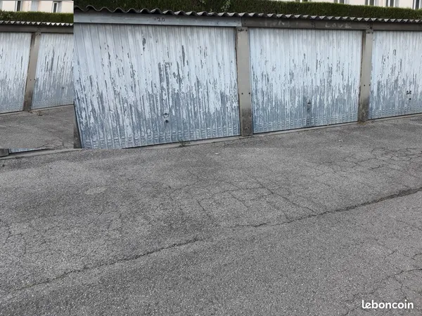 Garage et parking Location Bourg-lès-Valence 80€