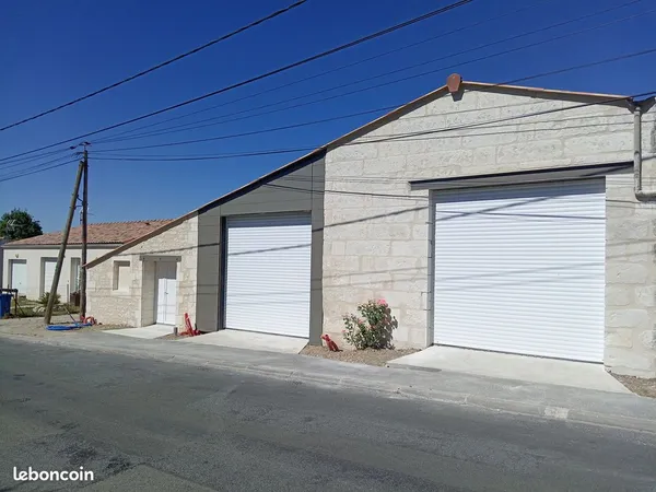 Bâtiment professionnel en pierre 182 m² - Divisible en 2 - Parking