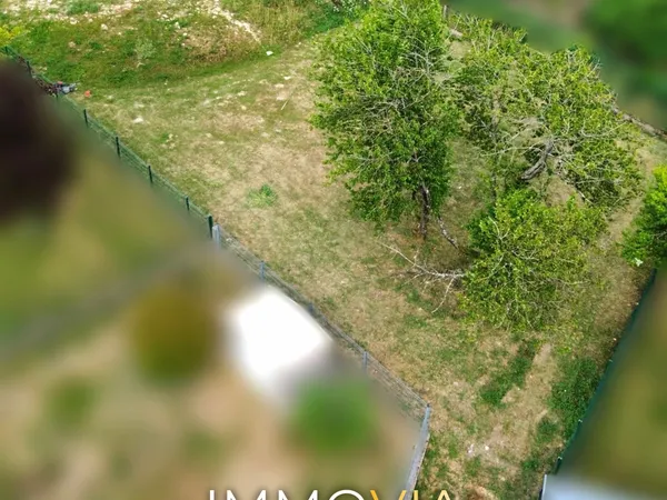 Terrain en individuel 737 m²