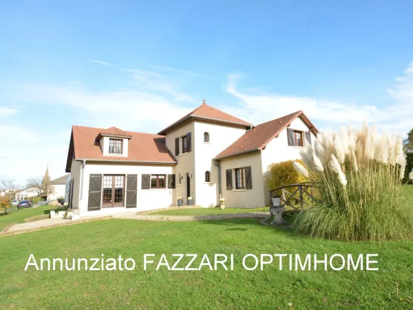 À vendre en exclusivité à Stenay, vaste maison familiale de plain-pied - 175 m² habitables - 5 chamb