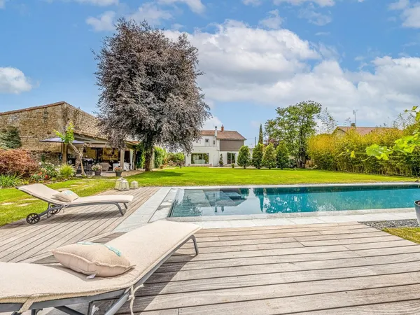 PROPRIÉTÉ EXCEPTIONNELLE EN BORD DE SÈVRE