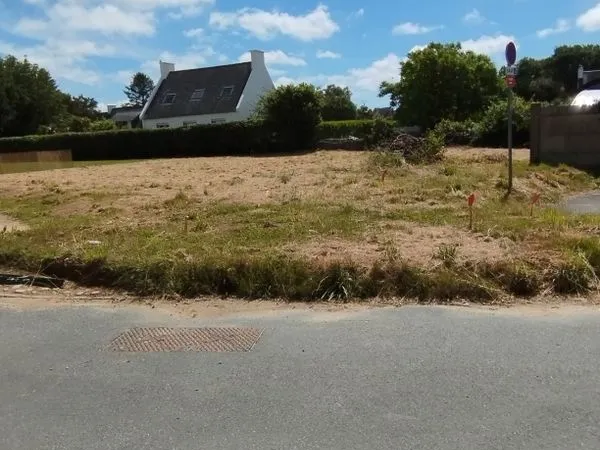 Je vends ce terrain constructible situé à Tréméoc