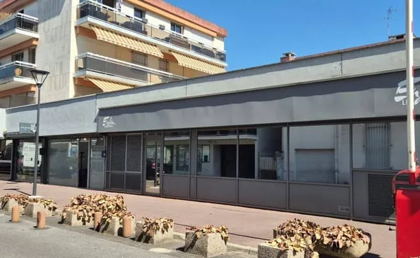 Local commercial 3 pièces 68 m²