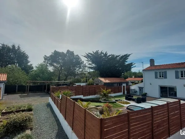 Domaine 3 maisons + piscine sur 1 hectare