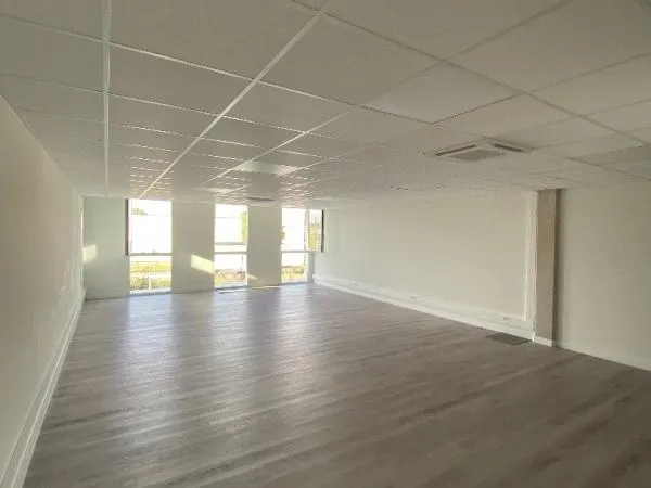 Bureau et espace de travail Location Portet-sur-Garonne 80m² 980€