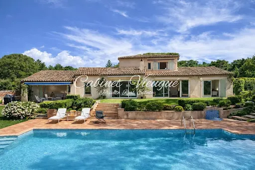 Villa 7 pièces 281 m²