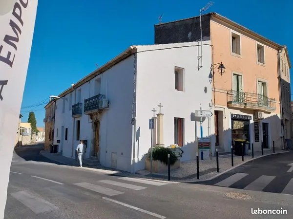 A vendre, maison du village composée de 3 appartements