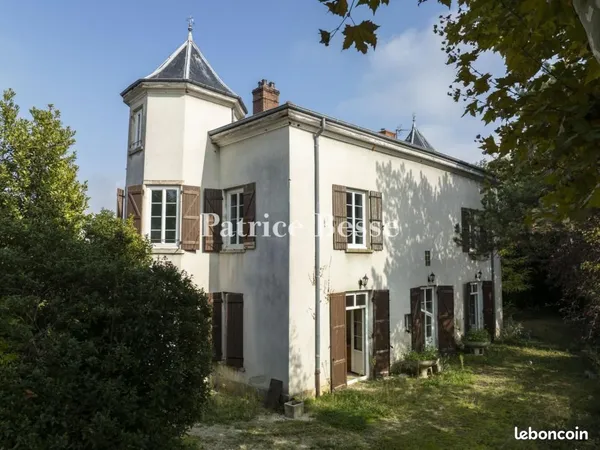 Maison 8 pièces 259 m²