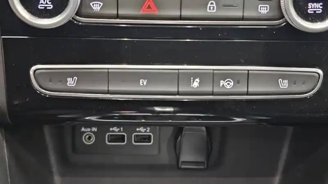 Renault Megane mégane iv berline e-tech plug-in hybride 160 — photo 36