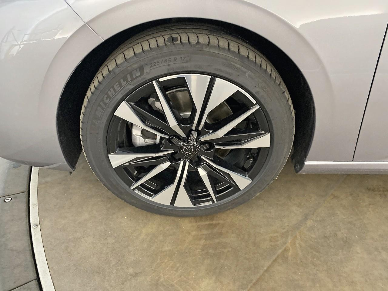 Peugeot 308 sw hybrid 145 e-dcs6 allure — photo 11