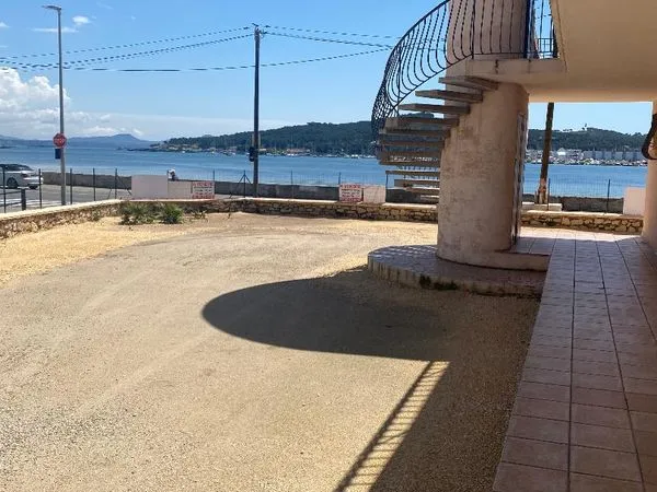Terrain de 1100 m2 a batir avec un immeuble a demolir