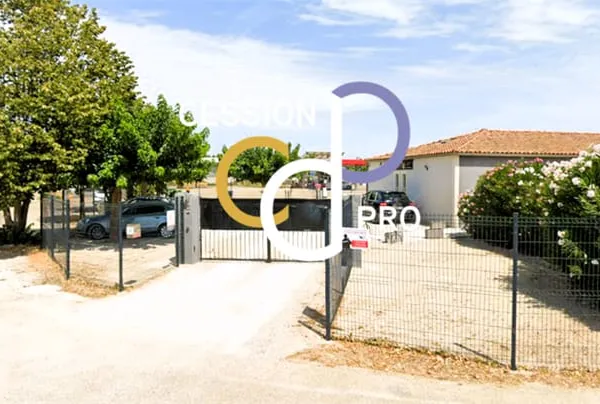 LOCAL COMMERCIAL 290 M² + TERRASSE SUR TERRAIN 2 000 M²  A LOUER A TARASCON FACE AU McDONALD'S