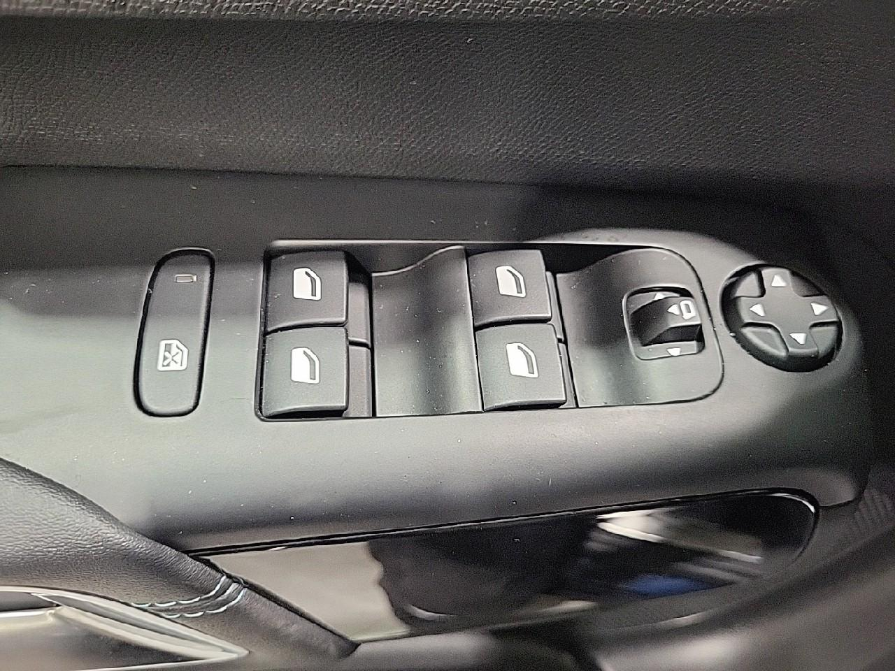 Citroën C5 Aircross hybride rechargeable 225 e-eat8 shine — photo 23