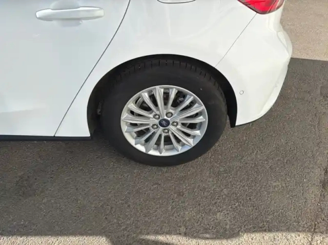 Ford Focus 1.0 ecoboost 125ch titanium — photo 14