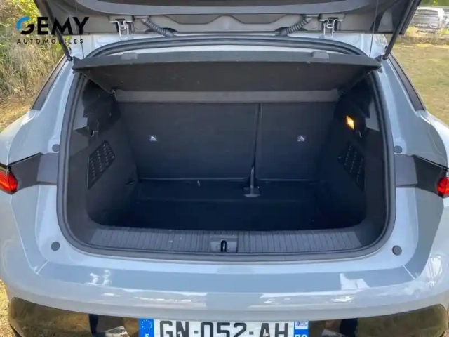 Renault Megane e-tech ev60 220 ch super charge — photo 6