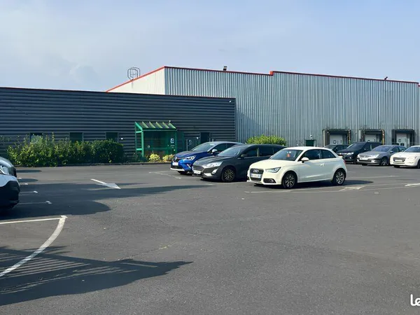 LOCAL D'ACTIVITE 3018 m² SAINT LAURENT BLANGY