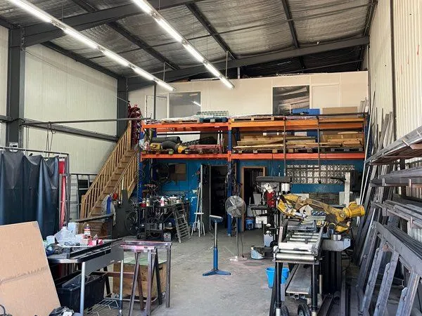 Local professionnel 200 m2 Castelnau le lez