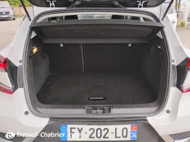 Renault Captur tce 140 edc - 21 intens — photo 18