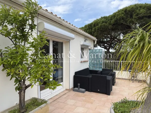 APPARTEMENT T4 EN DERNIER ETAGE A 300 M DE LA MER