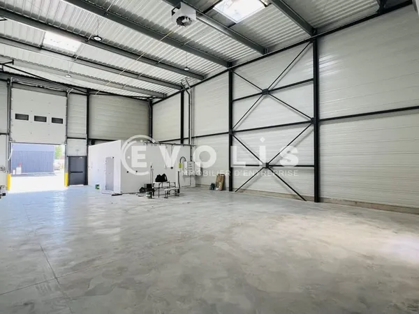 Locaux d'activité - A LOUER - 430 m² divisibles à partir de 215 m²