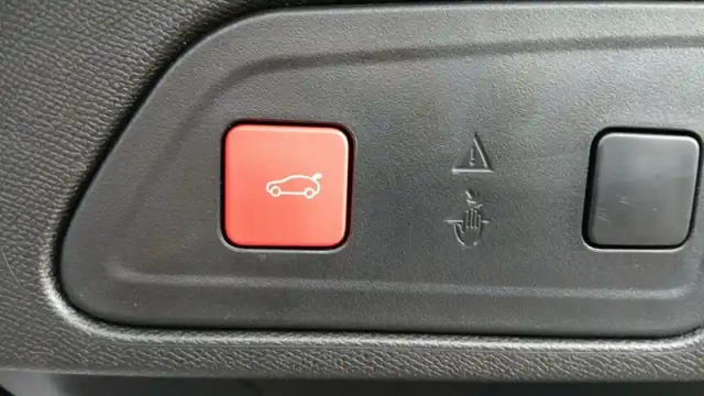 Citroën C5 Aircross hybride rechargeable 225 e-eat8 — photo 54