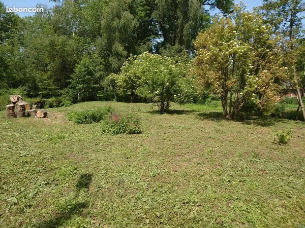 Terrain de loisirs en bord de rivière
