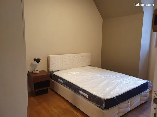 Grande chambre pour étudiant