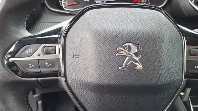 Peugeot 2008 puretech 100 s&amp;s bvm6 — photo 28