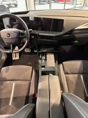 Opel Astra hybrid 225 ch bva8 — photo 7