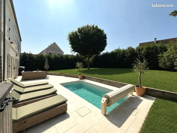 Maison familiale en plein coeur de Magny le Hongre