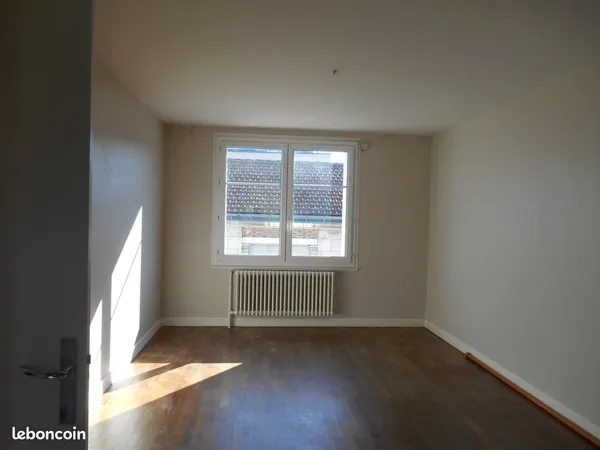 Location F 3 VIERZON PRET ECOLES ET GARE