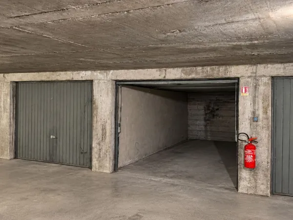 Garage fermé / Box sécurisé en sous-sol - Gaillard / Moellesulaz