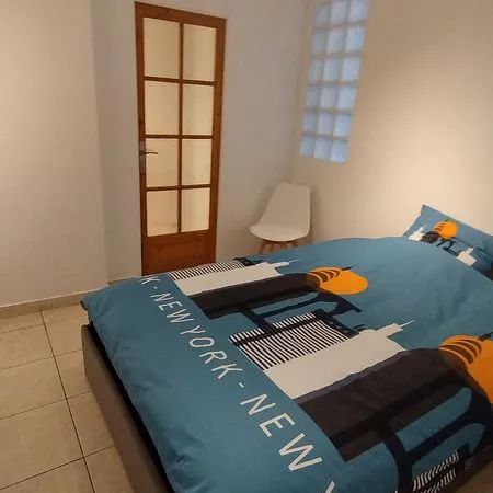 T3 Duplex meublé (2 chambres, 2 sdb) - Centre proche mairie