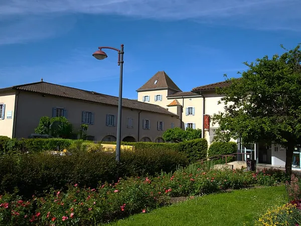 APPARTEMENT T3 RDC 'VENDU LOUE' CENTRE JASSANS AVEC STATIONN