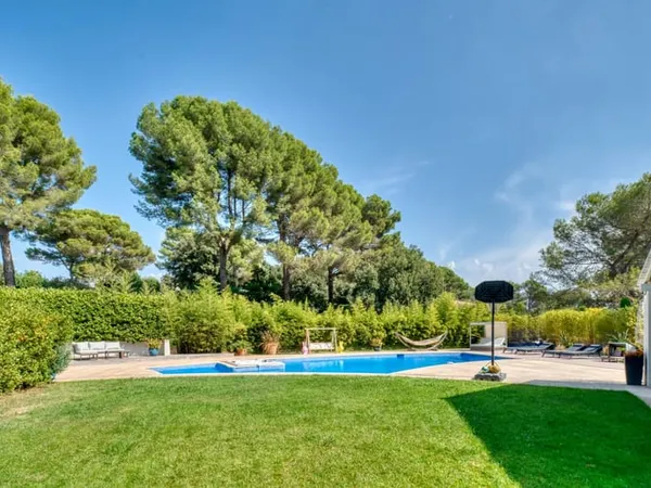 Maison 6 pièces 330 m²