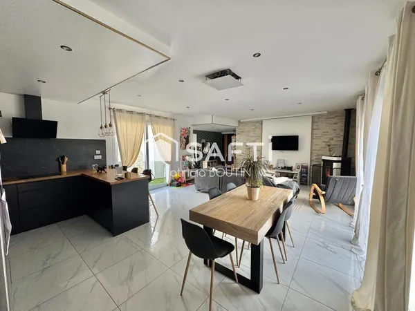 PAVILLON DE PLAIN PIED 4 CHAMBRES DONT UNE SUITE PARENTALE + DOUBLE GARAGE A SAINT MAXIRE !